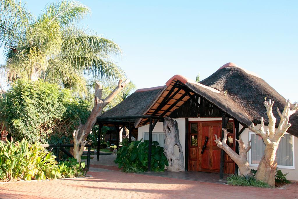 Cest Si Bon Hotel Otjiwarongo Exterior foto