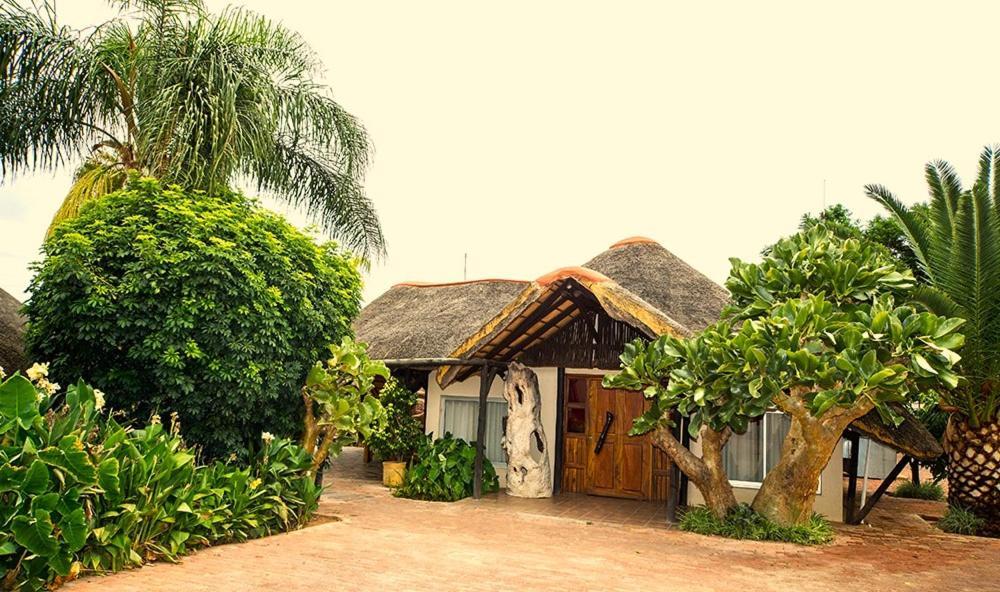 Cest Si Bon Hotel Otjiwarongo Exterior foto