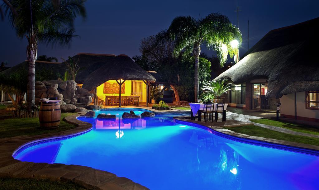 Cest Si Bon Hotel Otjiwarongo Exterior foto