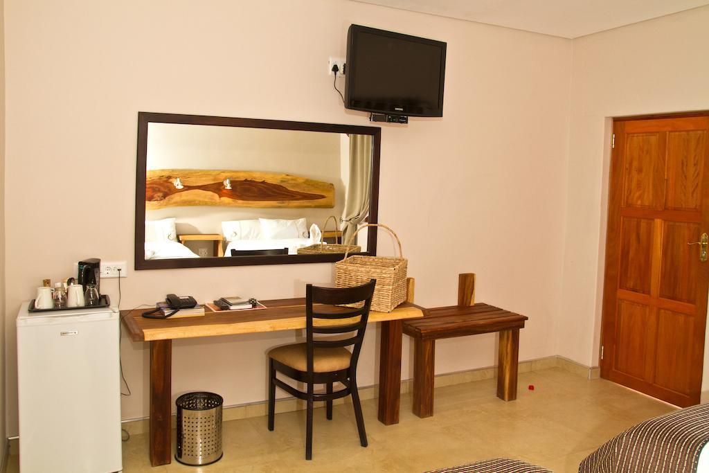 Cest Si Bon Hotel Otjiwarongo Habitación foto