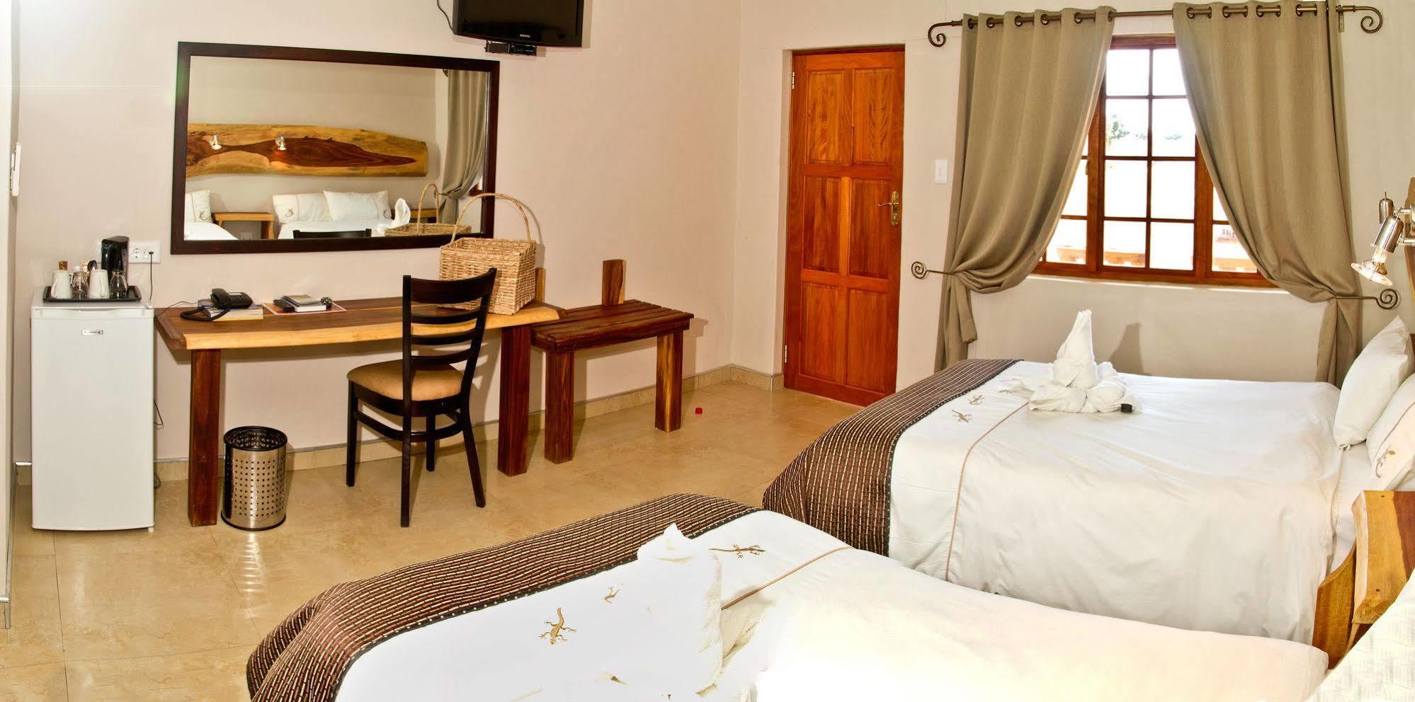 Cest Si Bon Hotel Otjiwarongo Exterior foto
