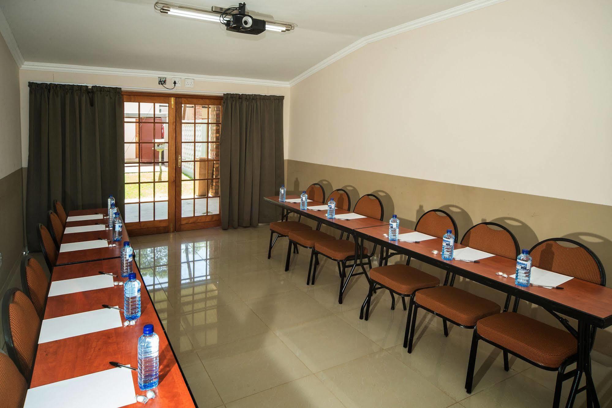 Cest Si Bon Hotel Otjiwarongo Exterior foto