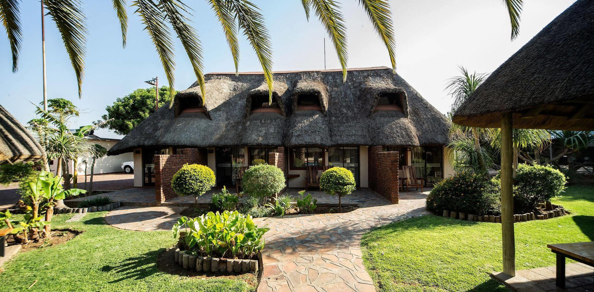 Cest Si Bon Hotel Otjiwarongo Exterior foto