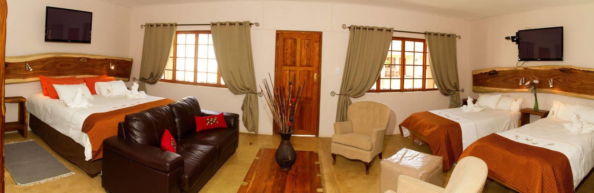 Cest Si Bon Hotel Otjiwarongo Exterior foto