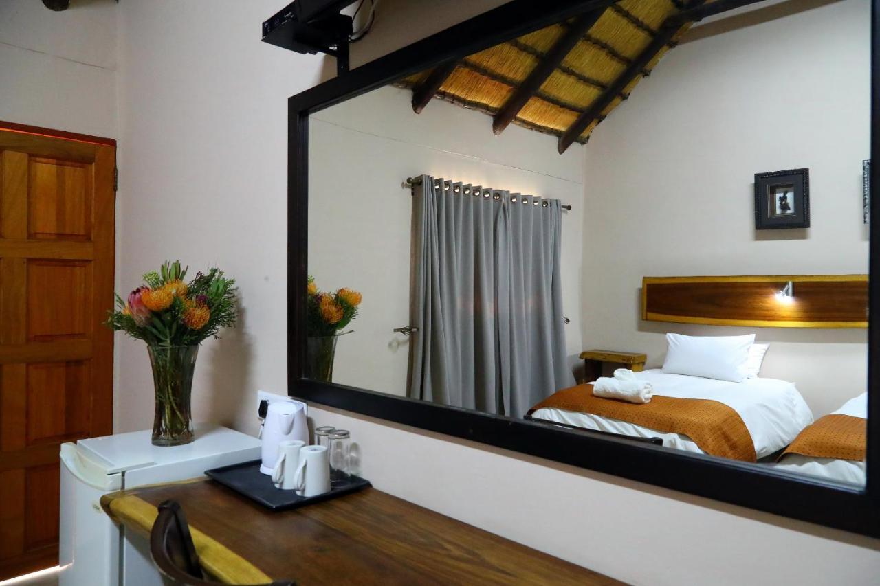 Cest Si Bon Hotel Otjiwarongo Exterior foto